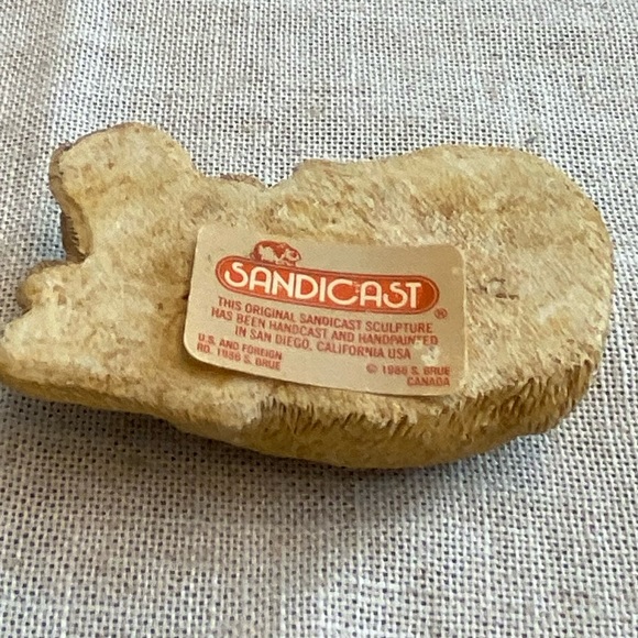 Sandicast sleeping Labrador retriever lab puppy dog, Sandra Brue figurine. - Picture 7 of 7